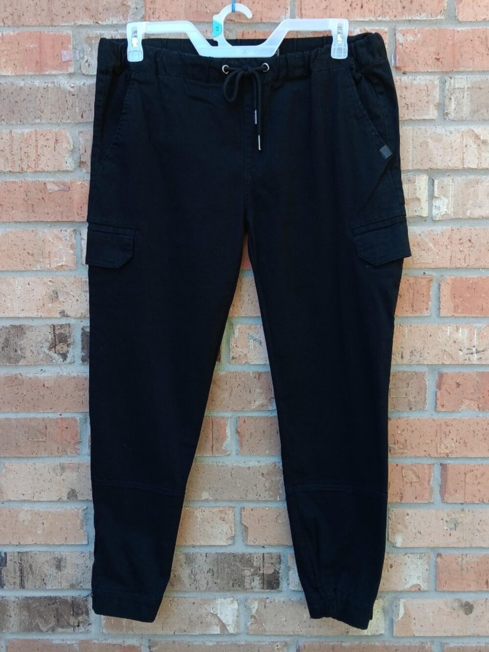 Akademiks Men's Pull-On Jogger Pants with Pockets Zipped Sides Black Size L